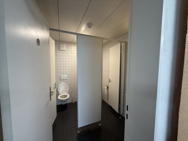 SURFACE COMMERCIALE AVEC GRANDES VITRINES D'ENV. 90 M² 6