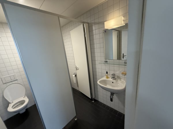 SURFACE COMMERCIALE AVEC GRANDES VITRINES D'ENV. 90 M² 7