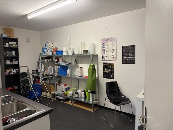 SURFACE COMMERCIALE AVEC GRANDES VITRINES D'ENV. 90 M² 4