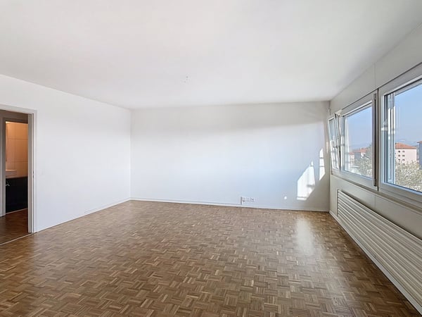 Superbe logement lumineux avec loggia et panorama exceptionnel 4