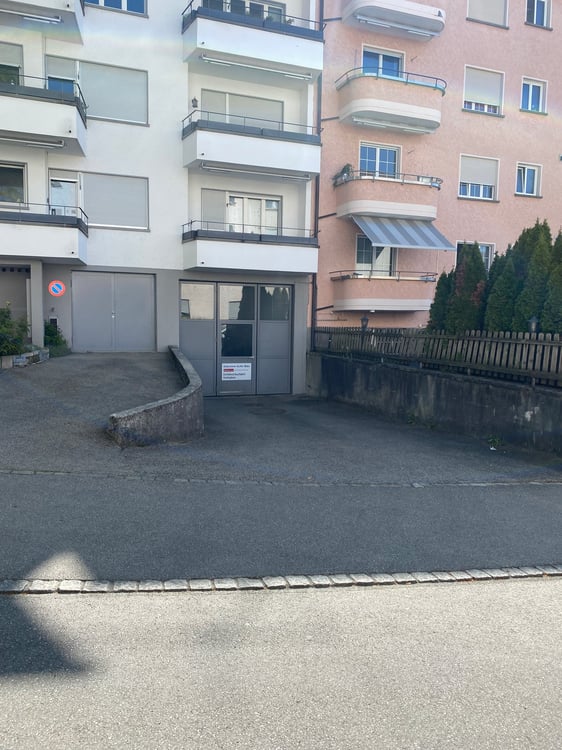 Komplette Einstellhalle an zentraler Lager in Bern! 2