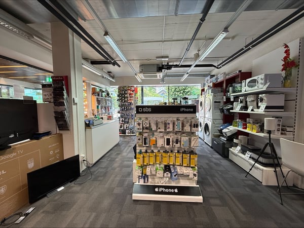 Lokal für Gewerbe, Laden oder Büro im Migros-Einkaufszentrum in La Neuveville 4