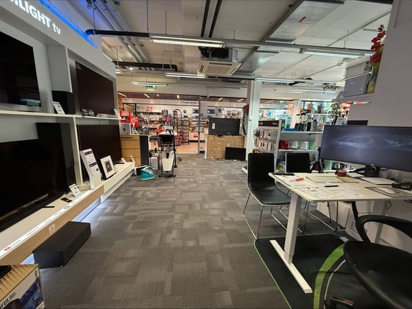 Lokal für Gewerbe, Laden oder Büro im Migros-Einkaufszentrum in La Neuveville 3