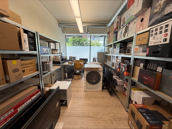 Lokal für Gewerbe, Laden oder Büro im Migros-Einkaufszentrum in La Neuveville 6