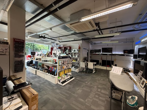 Lokal für Gewerbe, Laden oder Büro im Migros-Einkaufszentrum in La Neuveville 2