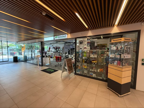 Lokal für Gewerbe, Laden oder Büro im Migros-Einkaufszentrum in La Neuveville 1