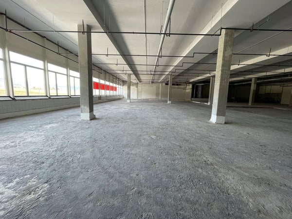 Surface commerciale spacieuse de 603m² à Marin – Accessibles et bien desservis 6