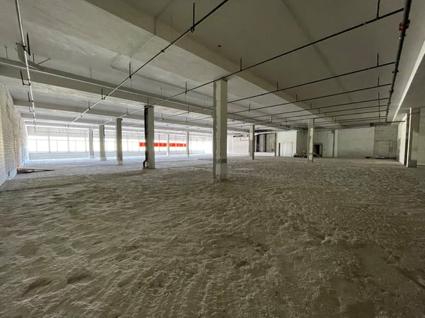 Surface commerciale spacieuse de 603m² à Marin – Accessibles et bien desservis 10