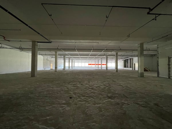 Surface commerciale spacieuse de 1'503m² à Marin – Accessibles et bien desservis 8