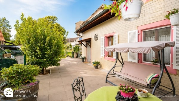 Maison familiale avec terrasse, garage, dépendances, rare ! 2