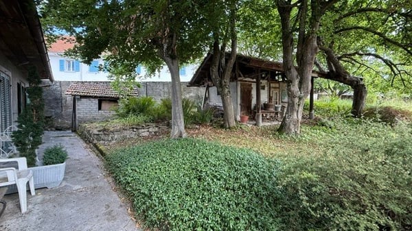 Maison 2 logements à rénover - Beau potentiel au coeur du village 5
