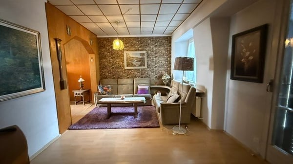 Maison 2 logements à rénover - Beau potentiel au coeur du village 10