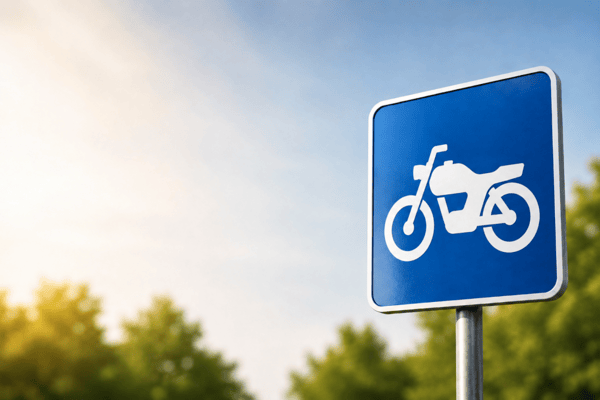 Motorradparkplätze in Einstellhalle zu verkaufen 1