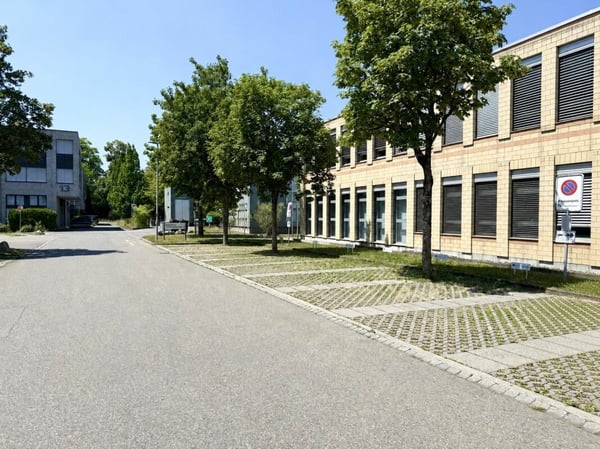 Zentrale Einstellhallen- und Aussenparkplätze 2
