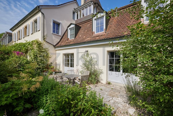 Dreifamilienhaus mit Charme in alterwürdigem Gemäuer 3