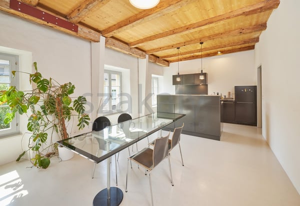 Dreifamilienhaus mit Charme in alterwürdigem Gemäuer 16