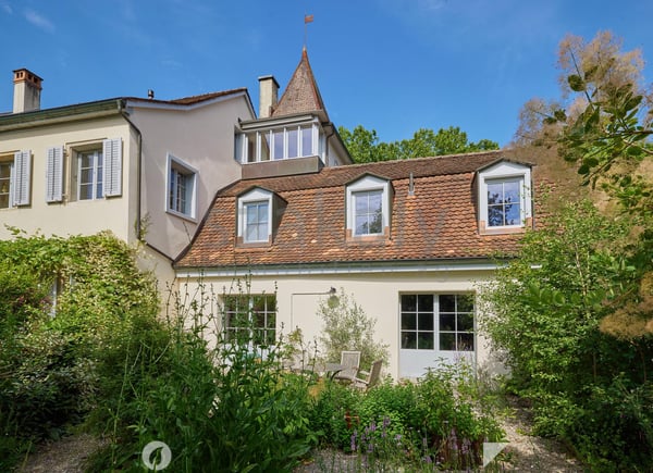 Dreifamilienhaus mit Charme in alterwürdigem Gemäuer 2