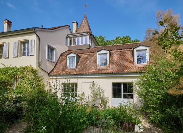 Dreifamilienhaus mit Charme in alterwürdigem Gemäuer 2
