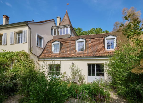 Dreifamilienhaus mit Charme in alterwürdigem Gemäuer 2