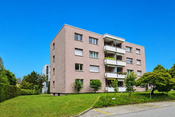 Totalsanierte 4-Zimmer-Wohnung an ruhiger sonniger Lage in Langenthal 1