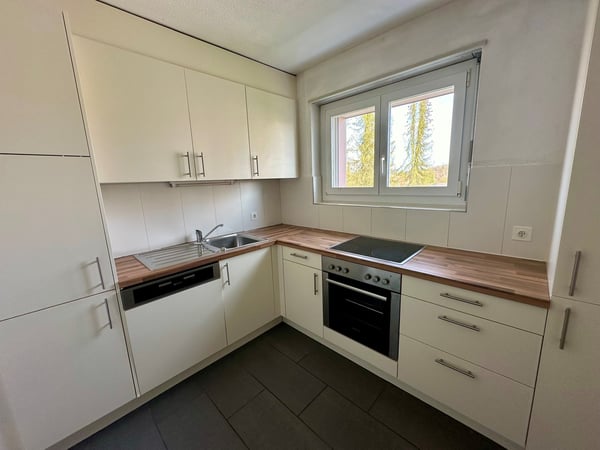Totalsanierte 4-Zimmer-Wohnung an ruhiger sonniger Lage in Langenthal 3