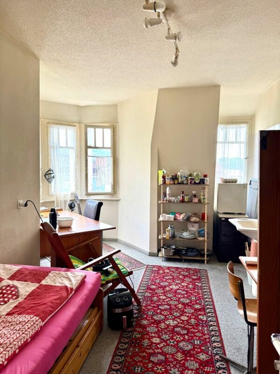 Hotel und Nebengebäude Zu Verkaufen 17