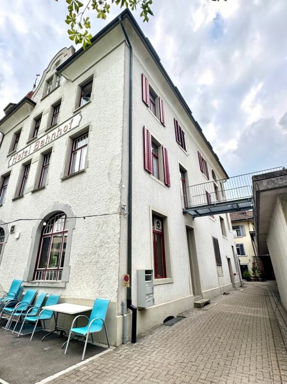 Hotel und Nebengebäude Zu Verkaufen 8