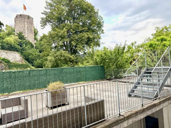 Hotel und Nebengebäude Zu Verkaufen 29