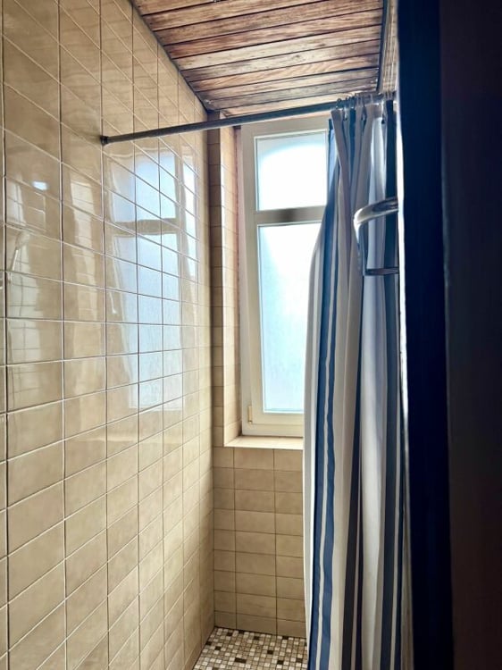 Hotel und Nebengebäude Zu Verkaufen 10