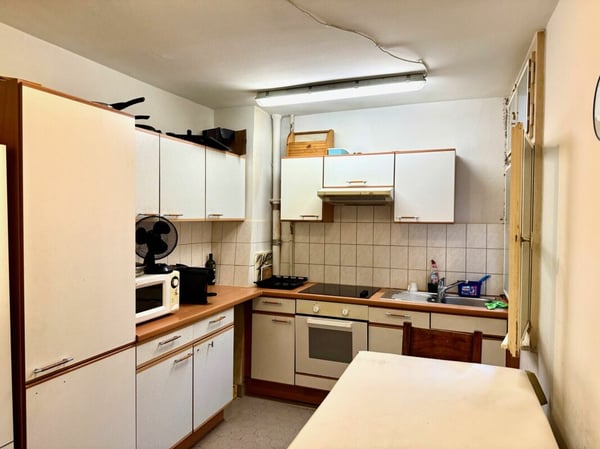 Hotel und Nebengebäude Zu Verkaufen 23