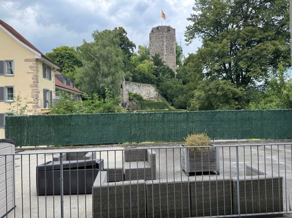 Hotel und Nebengebäude Zu Verkaufen 28