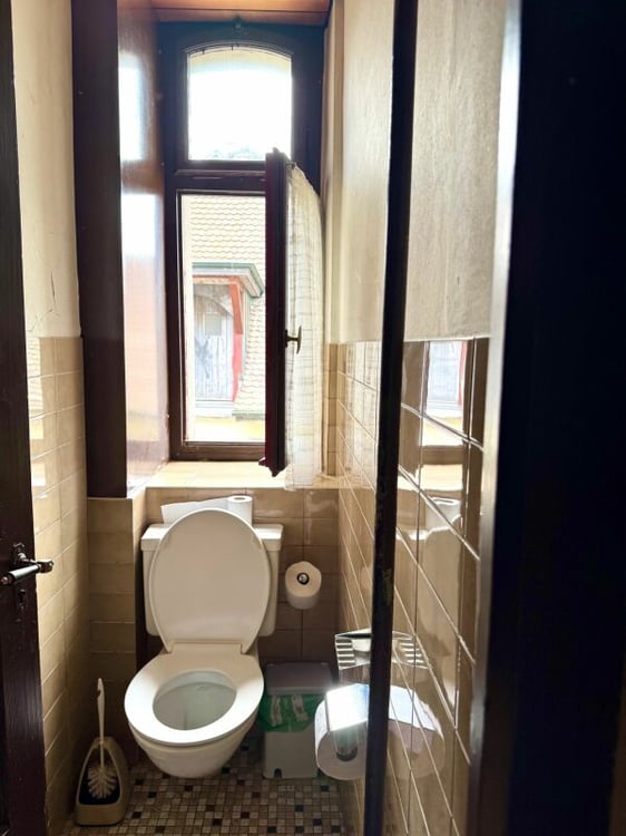 Hotel und Nebengebäude Zu Verkaufen 12