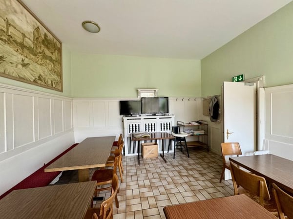 Hotel und Nebengebäude Zu Verkaufen 25