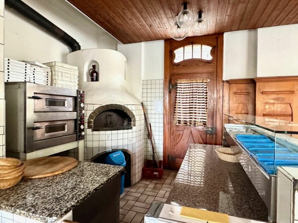 Hotel und Nebengebäude Zu Verkaufen 7