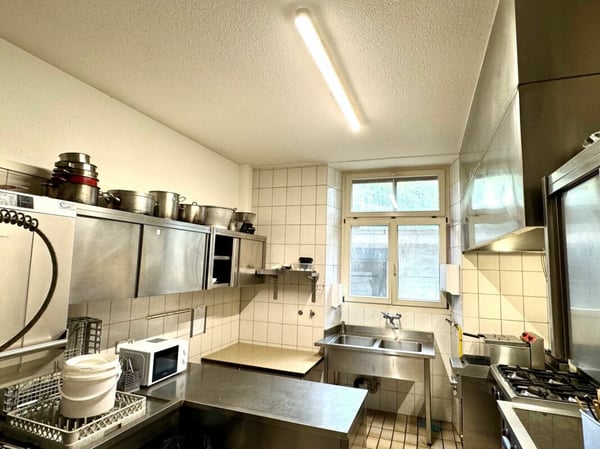 Hotel und Nebengebäude Zu Verkaufen 5