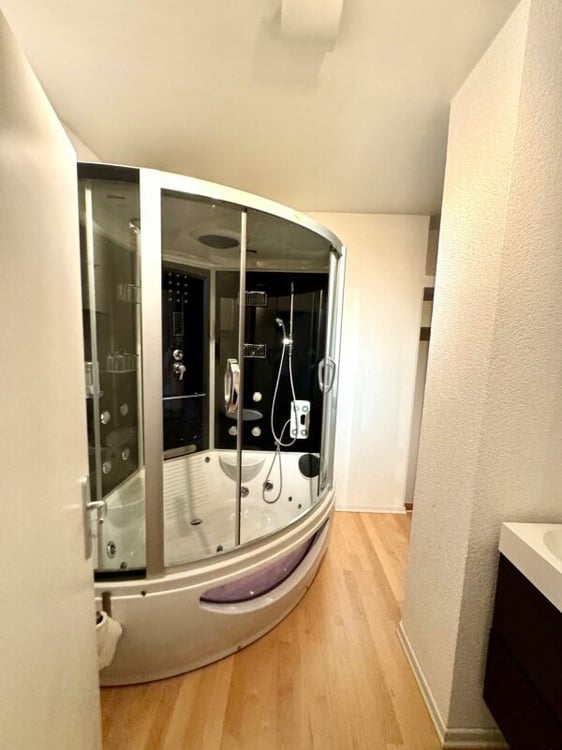 Hotel und Nebengebäude Zu Verkaufen 9