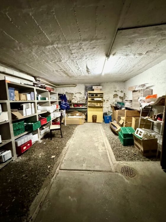 Hotel und Nebengebäude Zu Verkaufen 26