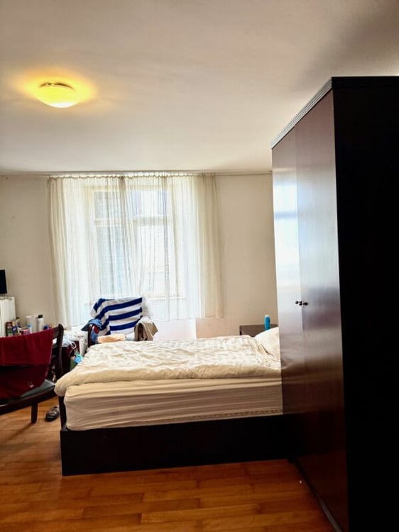 Hotel und Nebengebäude Zu Verkaufen 27