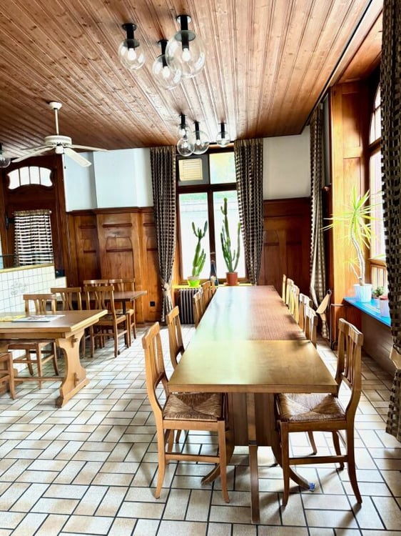 Hotel und Nebengebäude Zu Verkaufen 24