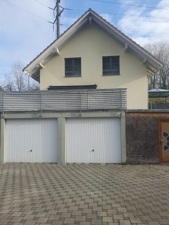 1.5 Doppeleinfamilienhaus zu verkaufen 1 Garage & 3 PP 1'100'000.- 16