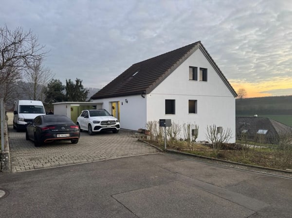Einfamilienhaus zu Verkaufen mit Bauland Reserve CHF 1'030'000.- 1