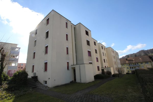 Charmante 3.5-Zimmer-Wohnung mit Balkon und schöner Aussicht in Teufenthal AG 2