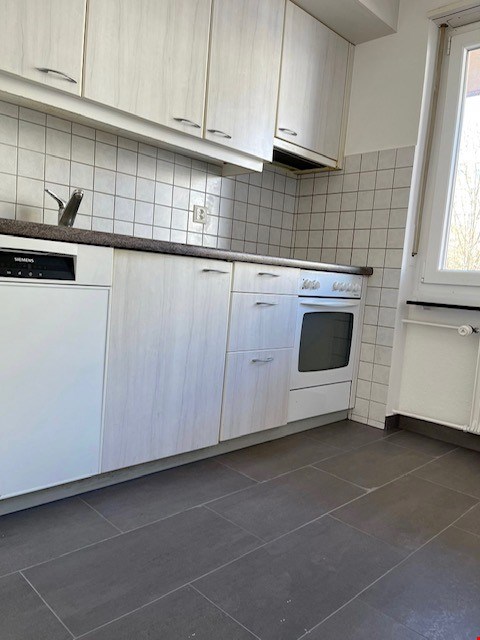 Grosszügige 3 1/2 Zimmer-Wohnung an top Lage mit Weitblick 2