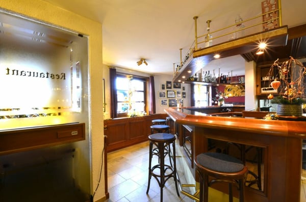 Traditionslokal mit 6 Zimmern und 4.5 Zimmer-Dachwohnung im Zentrum von Matzingen 3