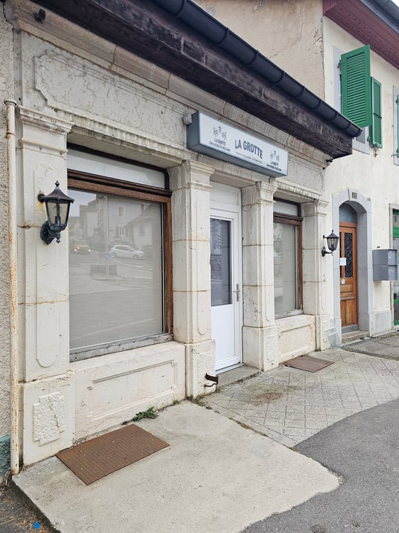 En cours de rénovation / Local commercial de 2.5 pièces au cœur de Sainte-Croix 1