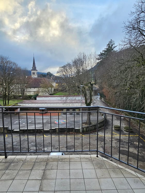 Charmant appartement de 3 pièces au centre de Fleurier avec balcon 11