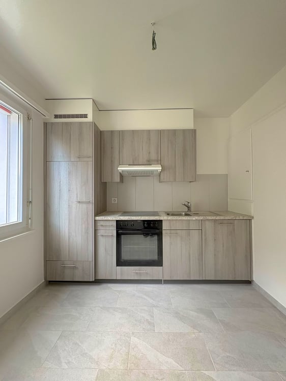 Appartement de 1 pièces rénové avec grand balcon 2