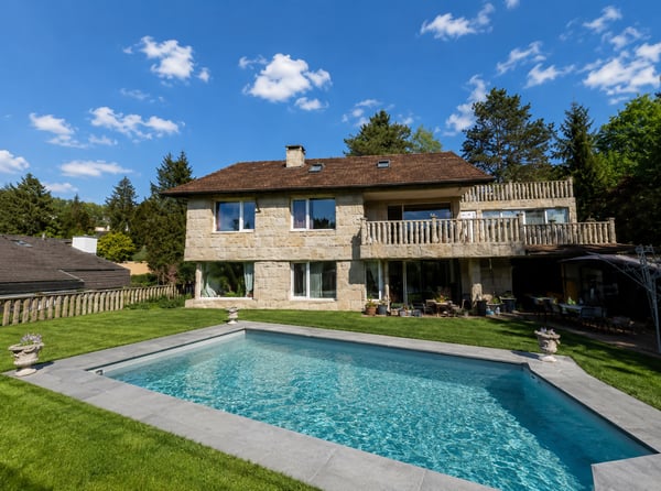 Charmantes 7-Zimmer-Einfamilienhaus mit Pool in Füllinsdorf 1
