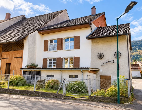 Wohn- und Landwirtschaftsgebäude in Lauwil