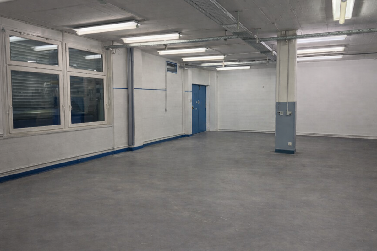 Vielseitig nutzbare Gewerbe- oder Lagerfläche - 307 m² an zentraler Lage in Dübendorf
